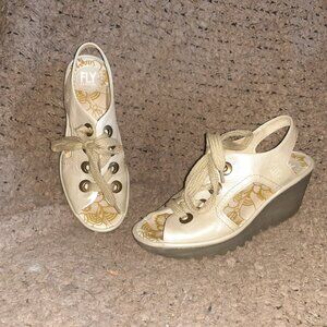 FLY LONDON-Ylva-Pearlescent Beige Leather Lace Up Wedge-Sz 38-7.5-Excellent